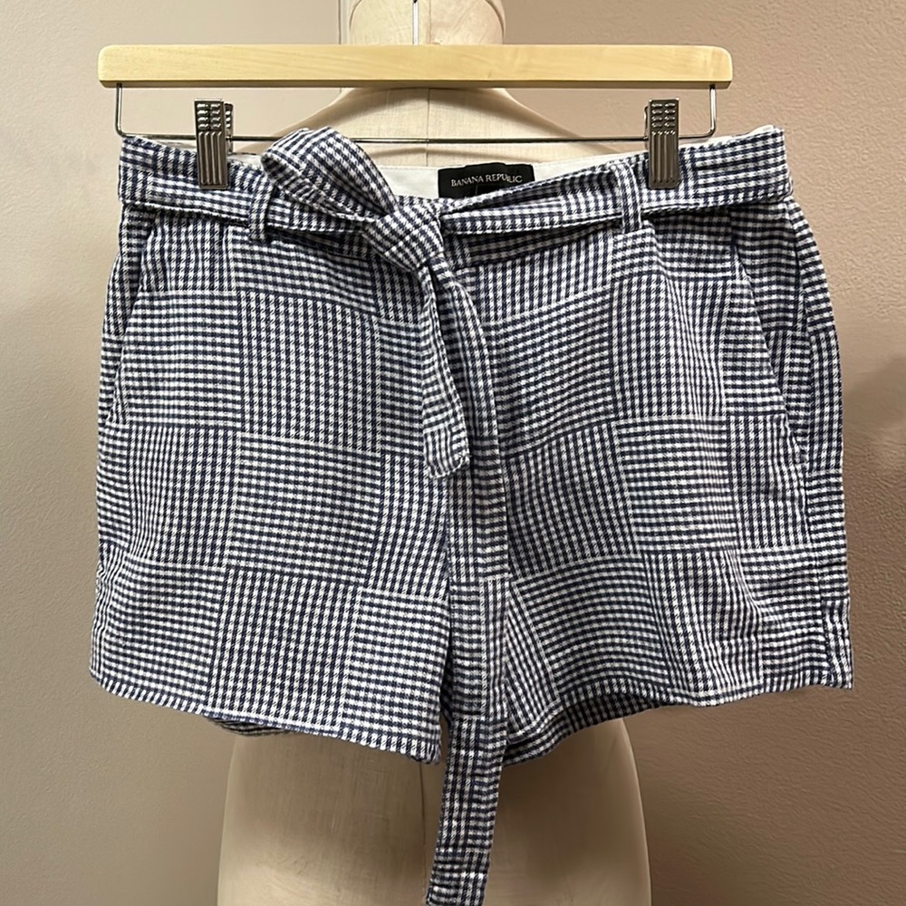 Banana Republic Linen Gingham Belted Short Blue and White Belted size 4